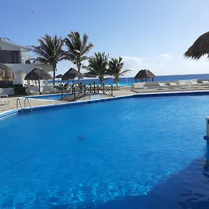 https://condo-cancun-beach.quintano-roohotels.com
