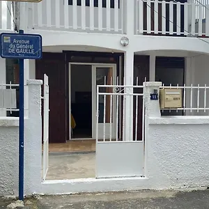 à Proximité De La Du Bourg ! Appartement Sainte-Anne (Grande-Terre)