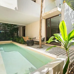 https://102-amazing-private-pool-and-fully-equipped-apartment.quintano-roohotels.com